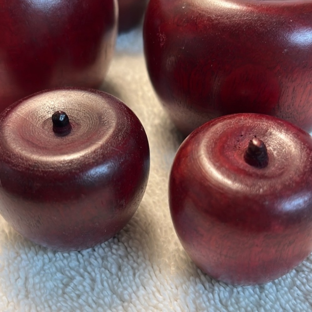 Vintage Set of Six Round Wooden Apples Various Sizes - Picture 4 of 5